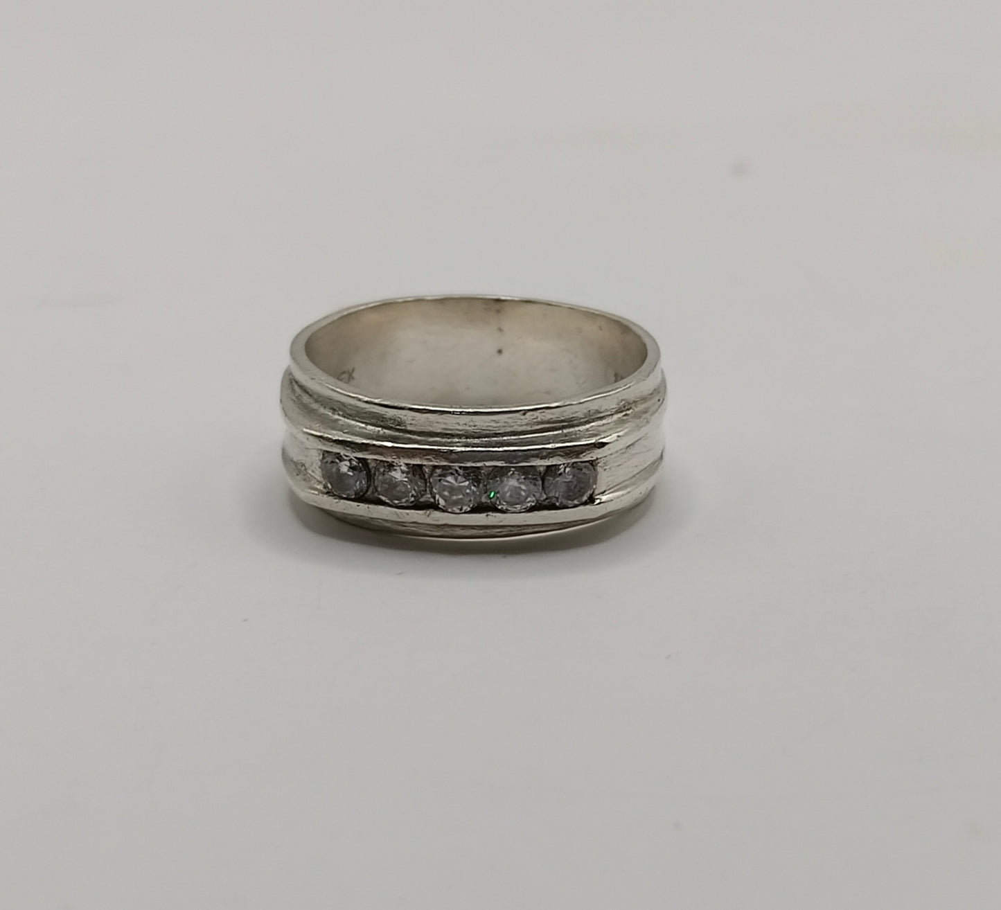 Anillo con piedritas PLATA 925 peso 5.6gr, usado