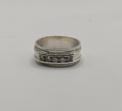 Anillo con piedritas PLATA 925 peso 5.6gr, usado
