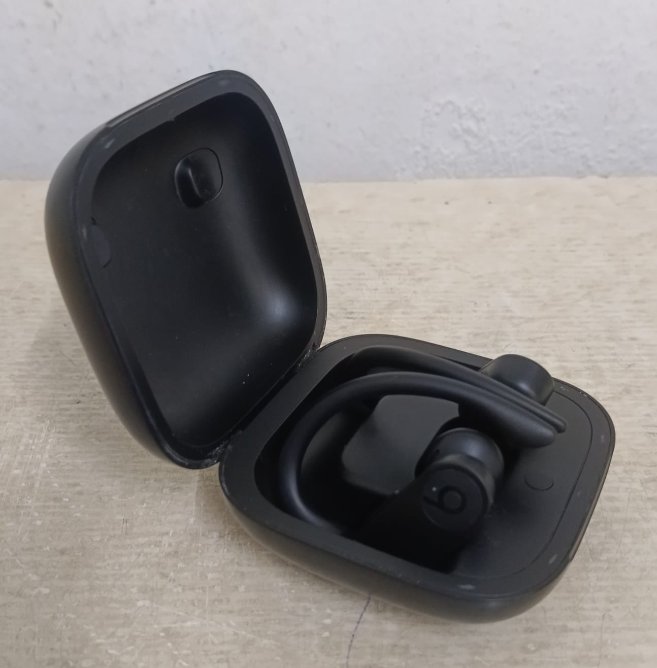 Audifonos inalambricos BEATS powerbeats, usado
