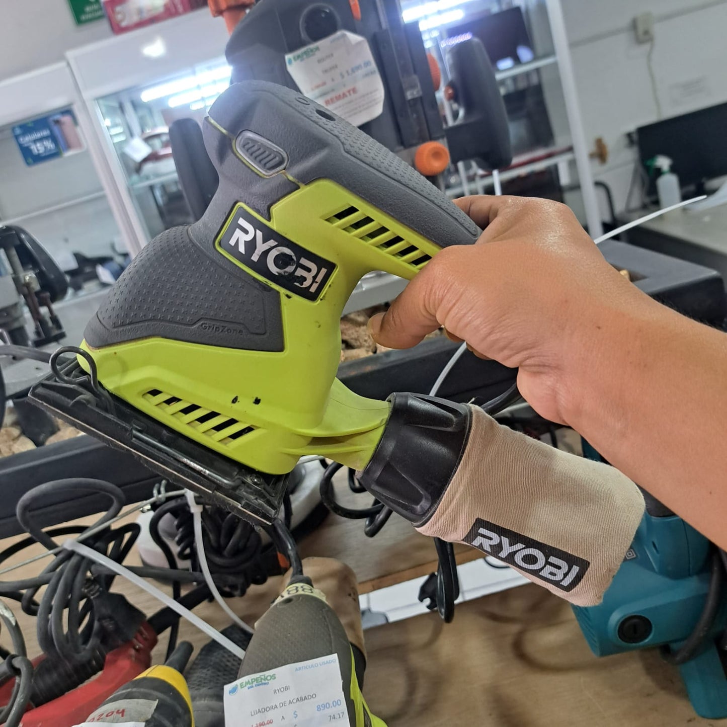 Lijadora de Acabados Ryobi