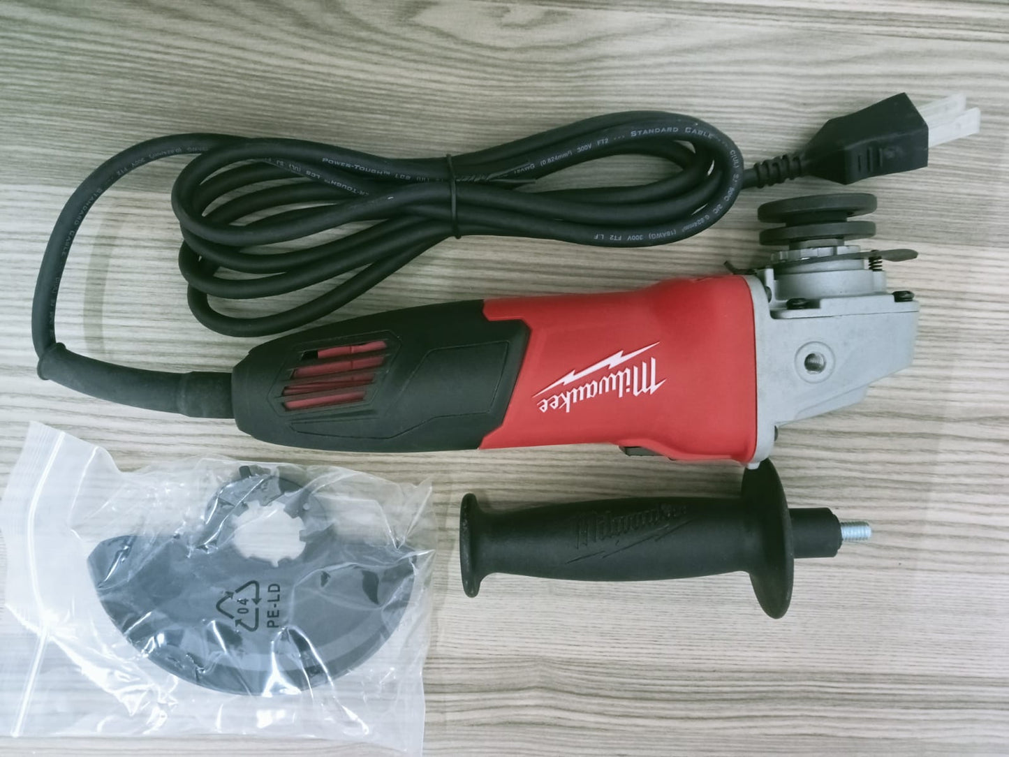 ⚙️ Esmeriladora Milwaukee C27DD1727 🔧