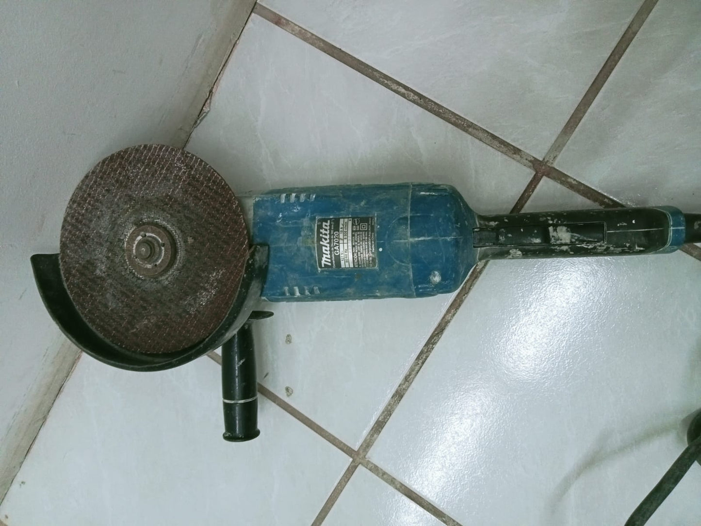 🔧 Amoladora Makita GA7020