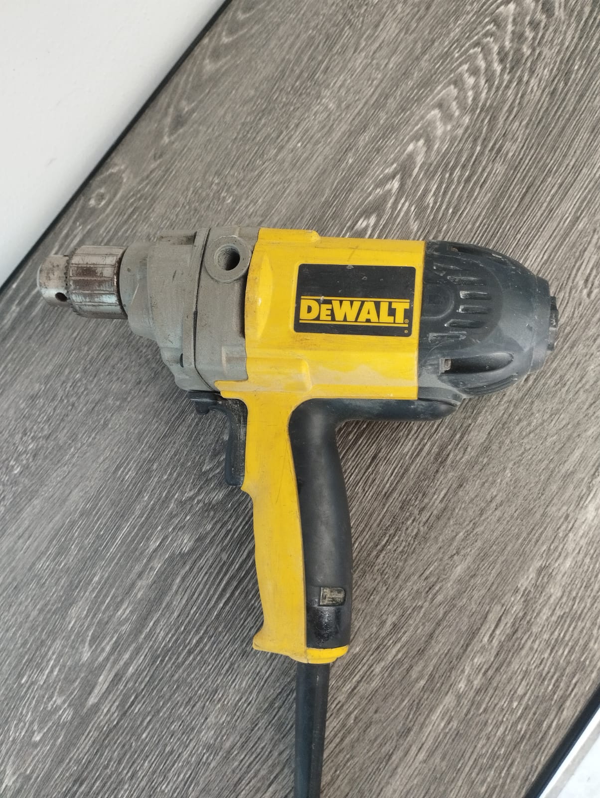 🔩 Taladro-Mezclador Tipo Espada DEWALT DW130V-B3